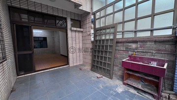 龍潭正市區前院停車大面寬大地坪孝親大透天｜桃園市龍潭區東龍路