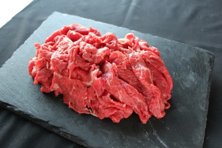 北海道産　ゆうべつ牛モモ肉 切り落とし700g（350g×2パック）