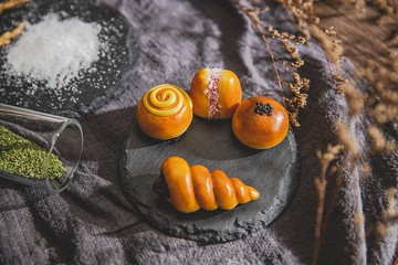 【手感台灣】Ljcx 麵包金賀架 | 古早味經典麵包手機架/名片架