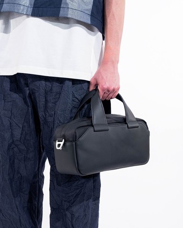 ZOID 黑色尼龍與皮革迷你波士頓包 簡約設計側背包 真皮手提包