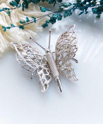 Vintage Jewelry 西洋古董飾品 MONET 立體簍空 蝴蝶 銀色調 別針
