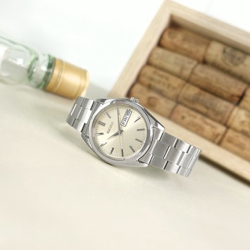 SEIKO 精工 / SBTH007 / 日本國內版 簡約時尚 藍寶石水晶玻璃 星期日期 防水100米 不鏽鋼手錶 米黃色 37mm