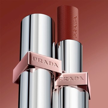 【PRADA】【專屬刻字】主打色💘原生稜光水唇膏 U020 稜光紅 |PRADA淡素唇膏|訂製刻字禮|生日禮物
