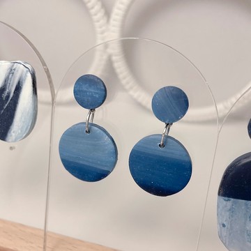 漸層藍白設計，Ocean Collection 墜式耳環