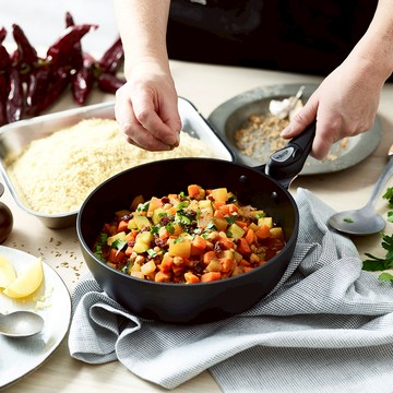 Choc 黑銀都會TWISTY活動柄系列 l 加厚不沾深煎炒鍋 24cm  (適用IH感應爐 / 需另加購握柄)