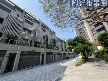 五妃街・百年鳳凰木下・電梯別墅散步到台南大學｜台南市中西區五妃街