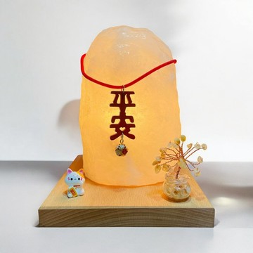 輝輝居家｜靜心淨化平安招財白鹽燈 2-3KG 隨機出貨｜白鹽燈 × 招財貓 × 平安吊飾 × 能量水晶樹 × 原木座