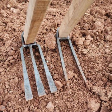 【樂天精選】農用鋤頭兩齒鋤鍛打長把戶外松土開荒種菜工具多功能耙子鋤土