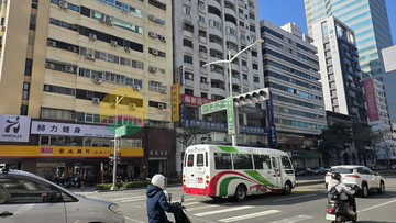 文化中心大地坪邊間透天店面自住與投資收租雙重潛力｜高雄市苓雅區尚禮街