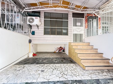 陽明國中陽明市場旁/溫馨車庫透天｜高雄市三民區陽明路
