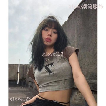 【美式復古 辣妹短款】2023女學生夏上衣 軍綠 數字插肩 街頭 短款 顯瘦 短袖T恤 上衣 短袖上衣 上衣短袖