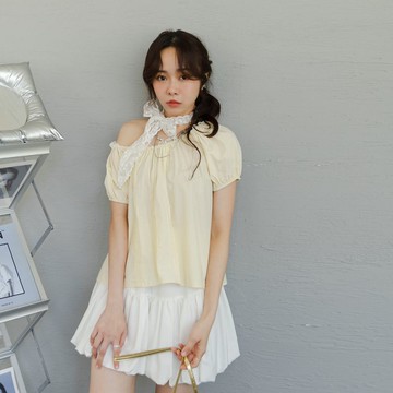 現貨★蕾絲滾邊領車線壓褶上衣(共2色)0520 【NR0945】