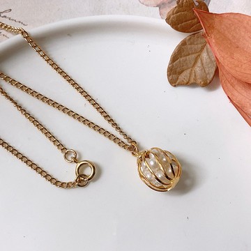 【西洋古董飾品】獨家氣質 波浪紋包覆 微奢華白珠珍珠感 項鍊