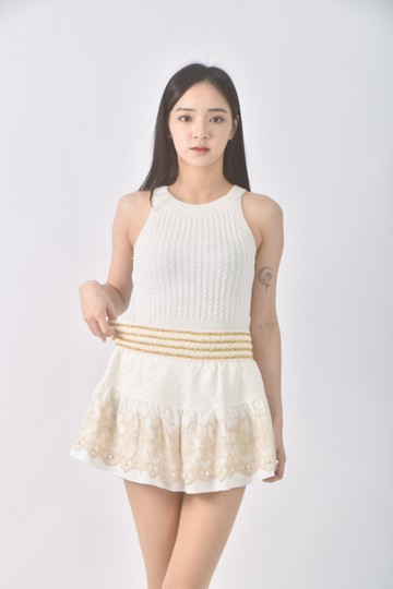 (L) yami韓牌花紋金邊白色短裙