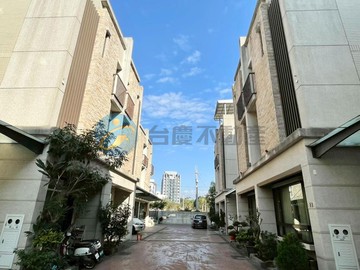 草屯碧山寶贏富築庭院雙車豪華別墅｜南投縣草屯鎮碧山路