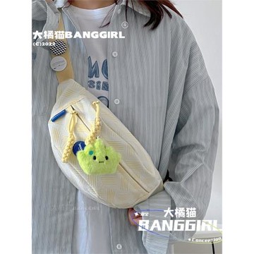 日系ins簡約小眾可愛少女胸包休閑百搭腰包設計感女學生斜挎背包