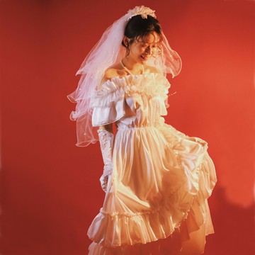 新款復古懷舊喜嫁婚紗港風蕾絲花邊一字肩白紗影樓主題拍照輕禮服