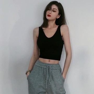 秋冬新款黑色吊帶背心女內搭無袖打底衫2026年外穿露臍短款上衣