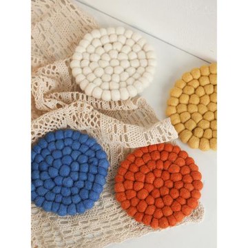 進口文藝羊毛氈純色羊毛氈球球杯墊 圓形隔熱墊馬克杯創意禮物