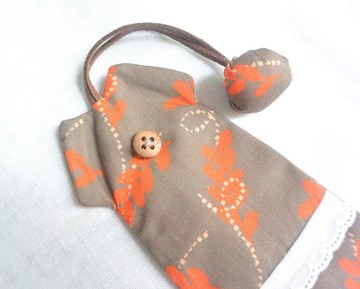 手感洋裝鑰匙包 - 秋葉