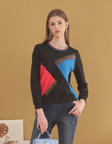 ★【喜芝梅】圍巾圖案運動羅紋領造型上衣(黑色；M-2L) 223670107