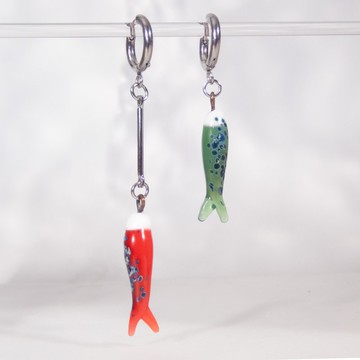 沙丁魚吹製玻璃耳環