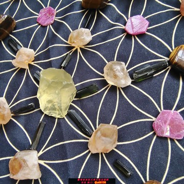 【台灣公司 可開發票】《豐盛》招財許愿水晶陣天然原石能量水晶冥想瑜伽桌面擺件