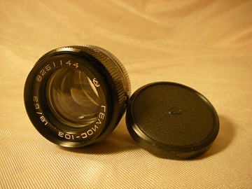 蘇聯製造的康泰時基輔膠卷相機的 HELIOS-103 標準鏡頭