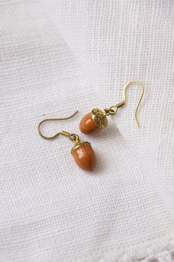 橡子耳環。僅限 Linen Jewelry