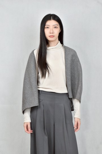 (F) valentino灰色披肩外套