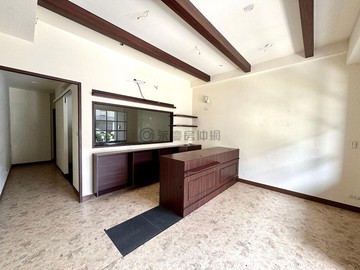 挑戰最便宜~小港觀雲II輕屋齡優質店面＋平面車位｜高雄市小港區港平路