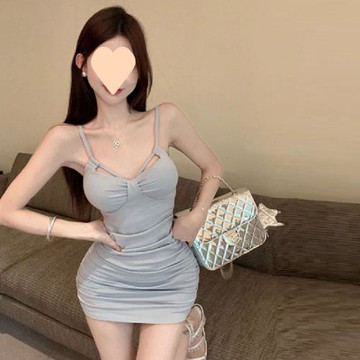 2025辣妹穿搭低胸新款氣質吊帶連衣裙修身顯瘦鏤空夏季包臀短裙子