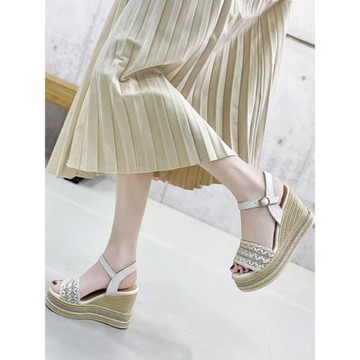 一字扣帶坡跟涼鞋女10cm超高跟軟底不累腳女鞋夏季增高厚底松糕鞋