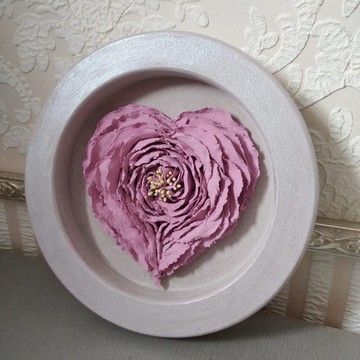 圓形畫框內有心形淡紫色玫瑰小圓畫 禮物