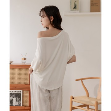 【買2送1】HS 寬鬆感一字領上衣 白色