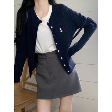 針織開衫女2025秋季超洋氣歐貨小衫刺繡毛衣外套修身短款外搭上衣