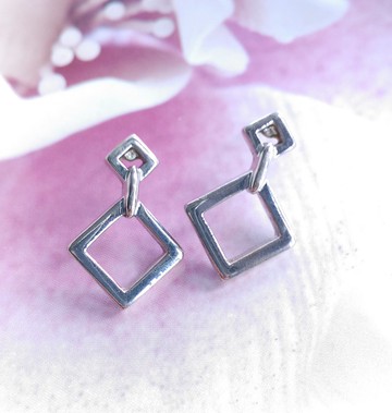 Vintage Jewelry 西洋古董飾品 小巧 銀色調 簍空方 針式耳環