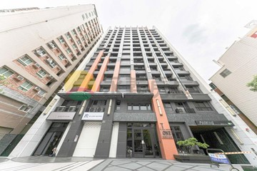 楠梓區⭐德惠商圈⭐邊間輕屋齡兩房兩衛+車位｜高雄市楠梓區惠民路
