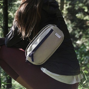 【TRAVELON】Origin雙層防盜斜背腰包(卡其) | RFID 單肩包