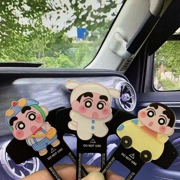 ✨限時下殺✨ ✨台灣出貨✨ 蠟筆小新安全帶扣 安全帶插銷 汽車安全帶蠟筆小新摳卡消聲片多功能扣頭車內裝飾用品卡扣通用型