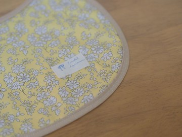 英國黃碎花．嬰兒圍兜