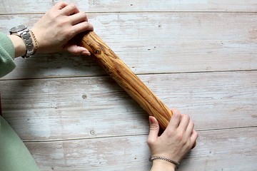 英國Naturally Med精品餐廚橄欖木圓頭握把一體成形擀麵棍