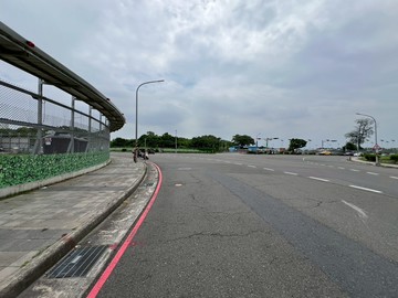 夢時代艾美新時代A8棟2+1房+平車｜台南市東區平實路