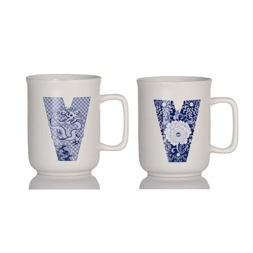 乾唐軒活瓷 | 英文字母馬克杯 / 字母V / 祥龍紋貼花 400ml