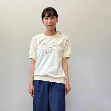愛心刺繡縮口上衣