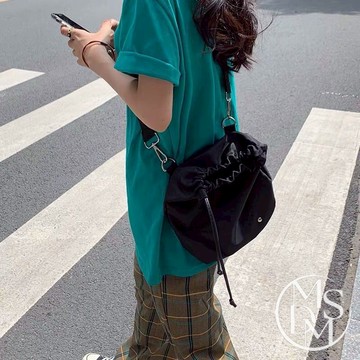 【MDMS】韓風 ins 帥氣 黑色方包 抽繩粗肩帶 軟單肩包斜挎包 超薄個性 單肩斜挎包 寬肩帶 小眾設計 B045