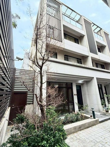 專任｜全室百萬精裝7米面寬（側院）雙車別墅｜台中市北屯區祥順一街