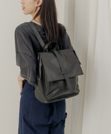 supportingrole 中型率性簡單多分層方形真皮後背包 黑