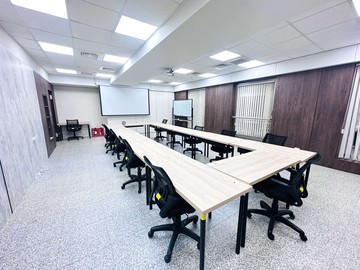 三多商圈｜中華經貿大廈｜百坪商辦+雙車位｜高雄市前鎮區中山二路