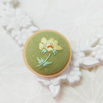 英式手工刺繡花朵木框胸針
